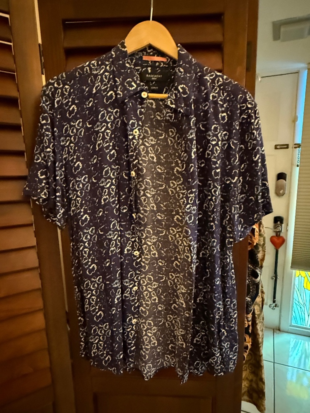BASEMENT MEDIUM MEN'S SHORT SLEEVED SHIRT